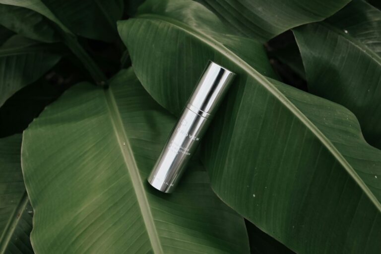 Top 9 Sustainable Mascaras that are Plastic-Free & Refillable